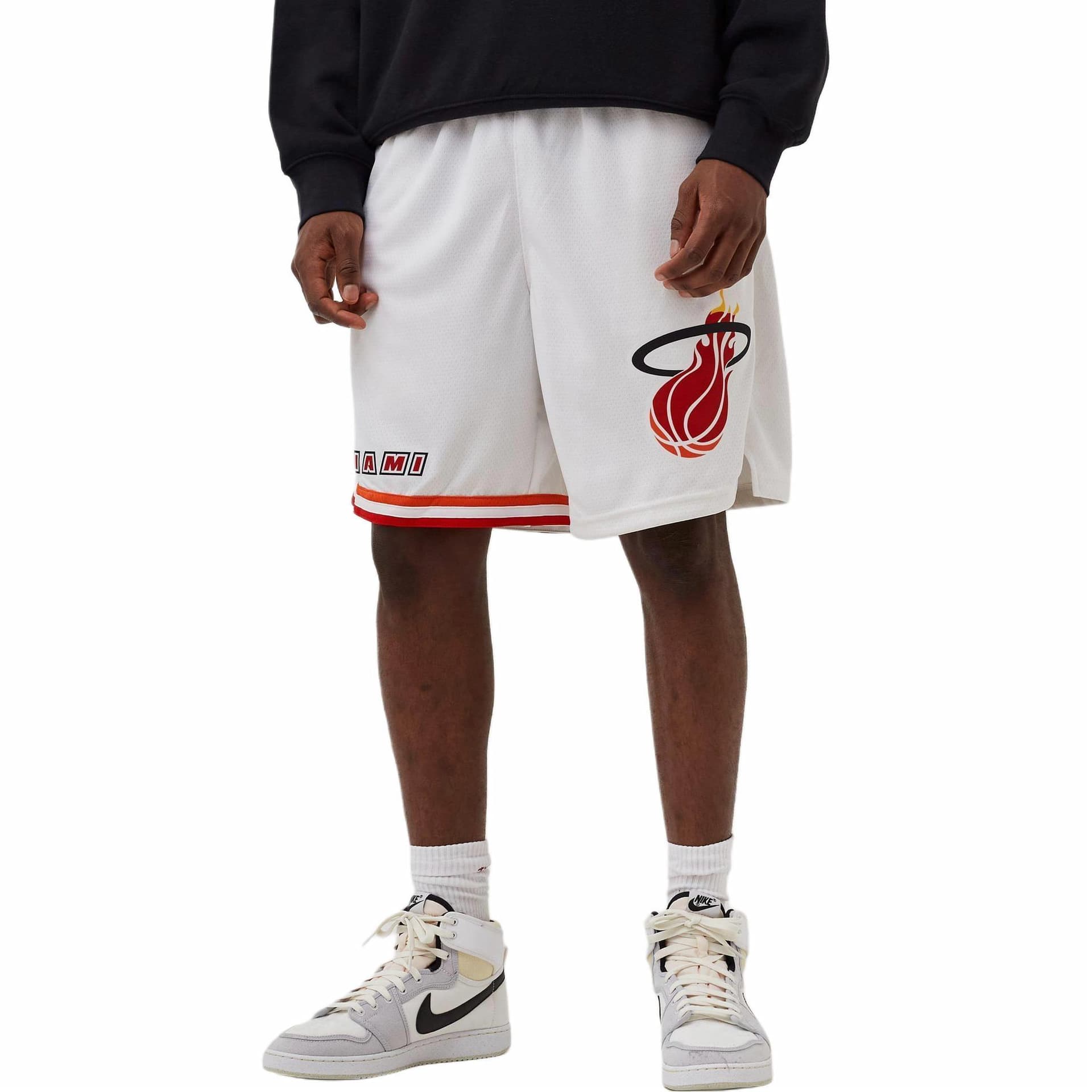 Баскетбольные шорты Nike NBA Miami Heat Fan Edition Shorts White - изображение 2