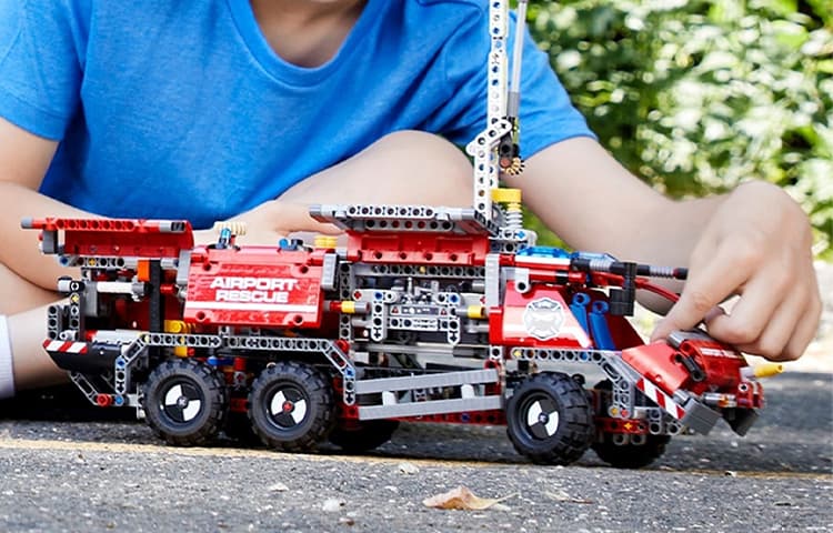 Конструктор LEGO Technic 42068 Airport Rescue Vehicle - изображение 4