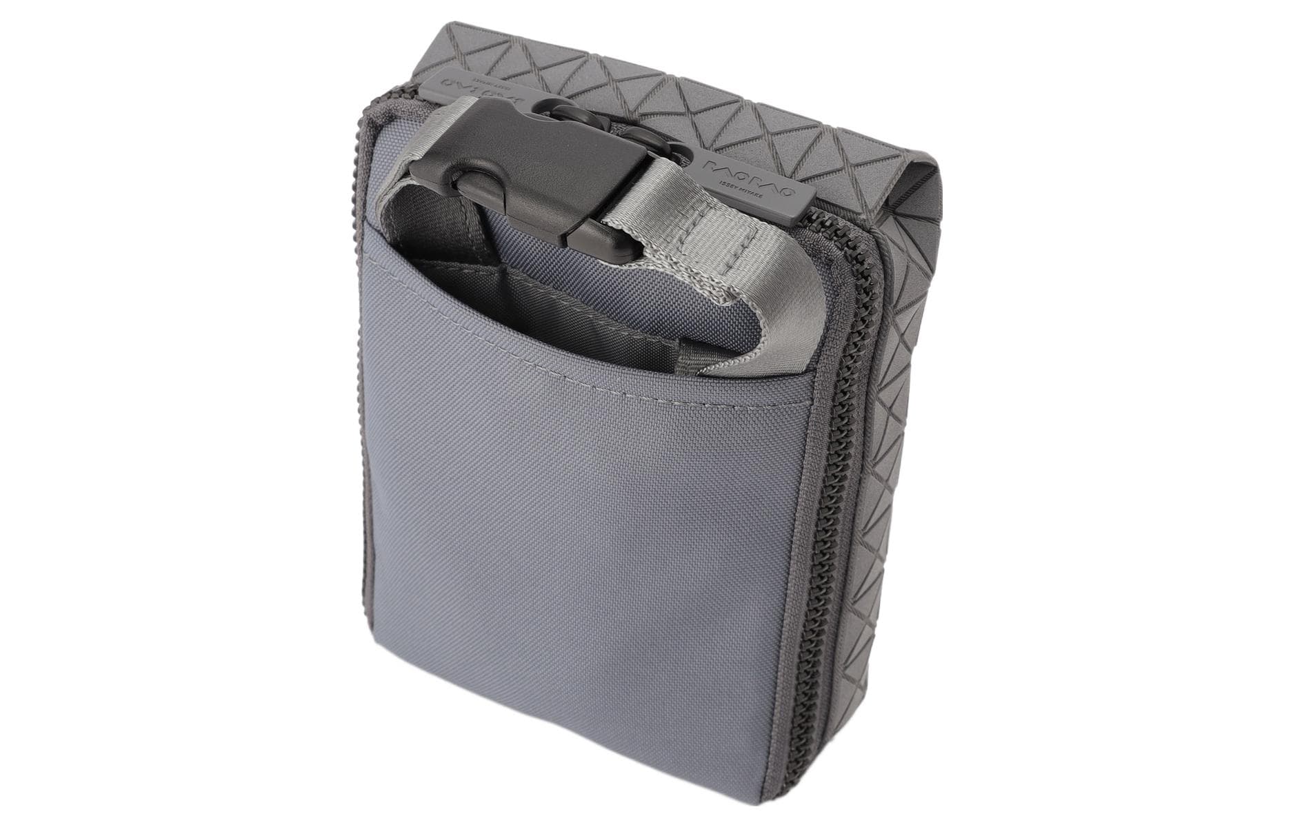 Сумка через плечо Issey Miyake Saddle Grey - изображение 4