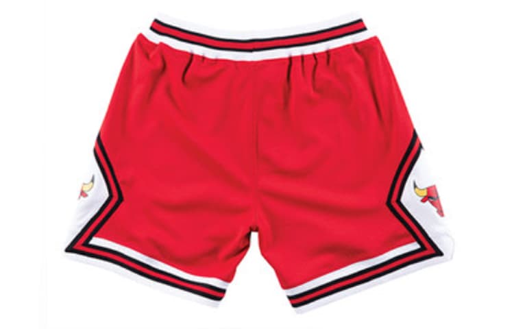 Баскетбольные шорты Mitchell & Ness Bulls 1975-76 Retro Shorts - изображение 2