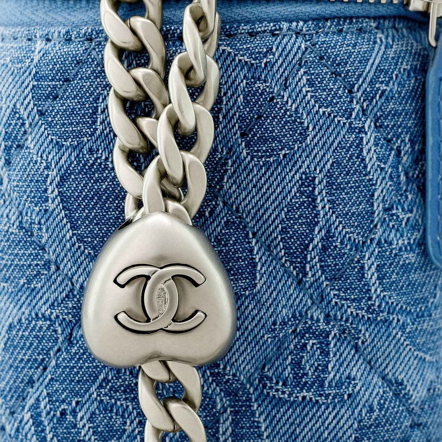 Сумка через плечо CHANEL 23P - изображение 6