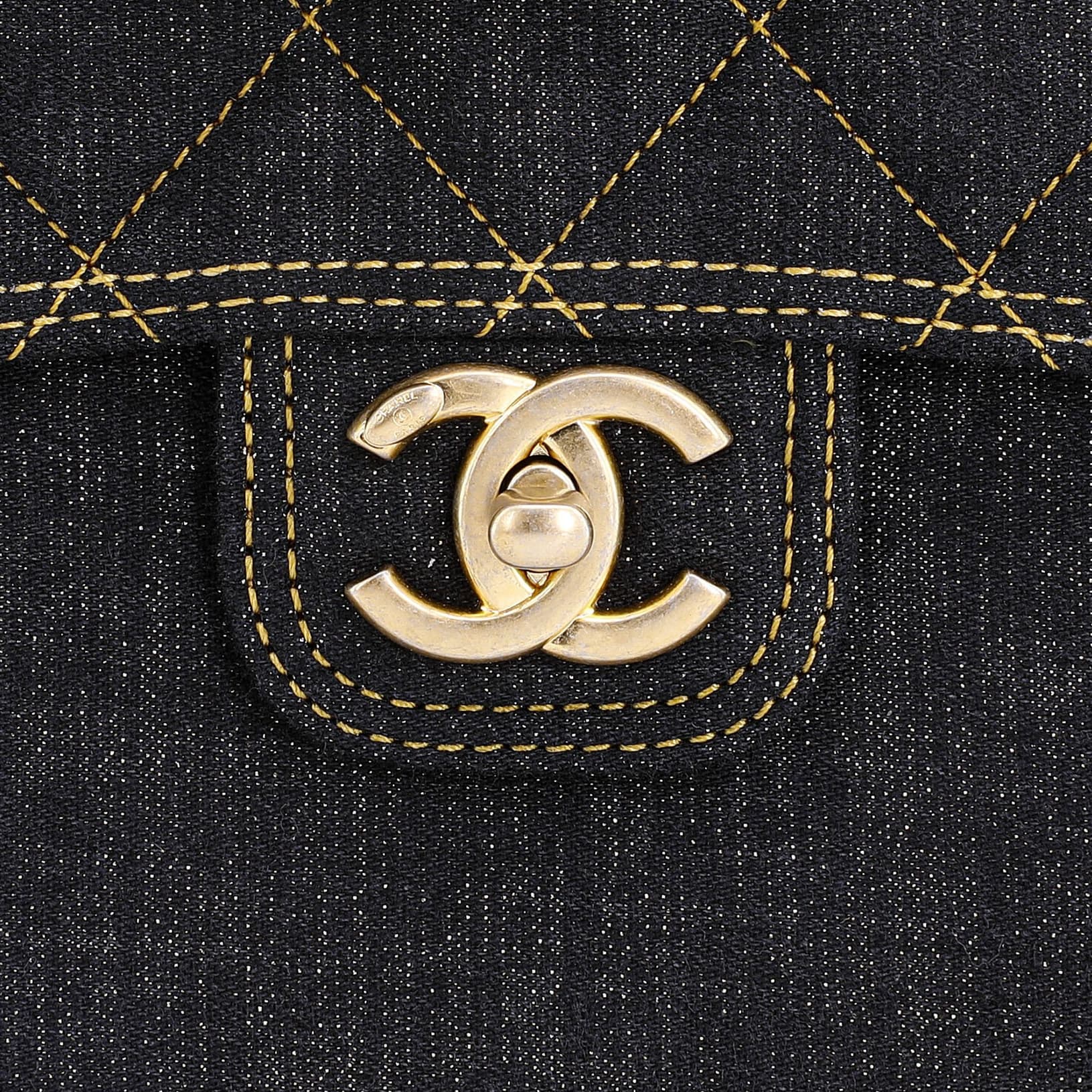 Сумка через плечо CHANEL 23S - изображение 5