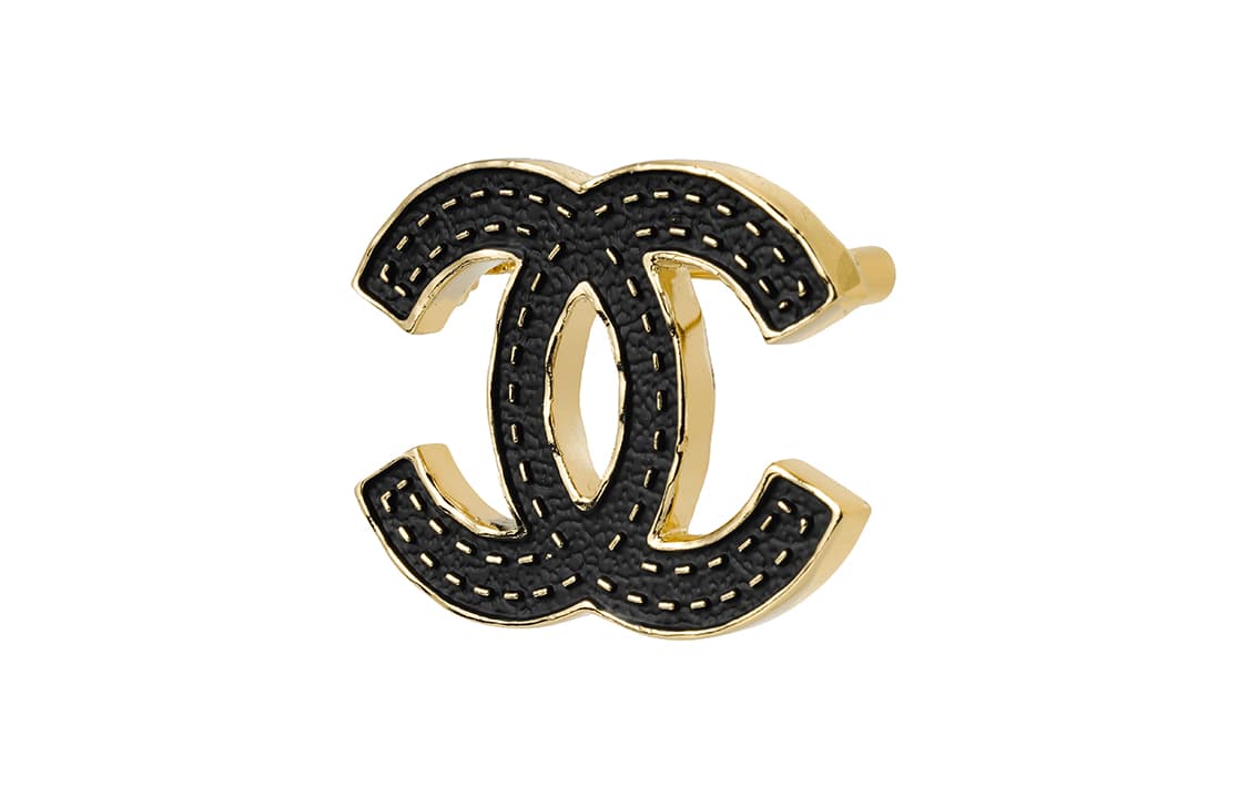 Брошь CHANEL 23S Classic Double C Brooch - изображение 1