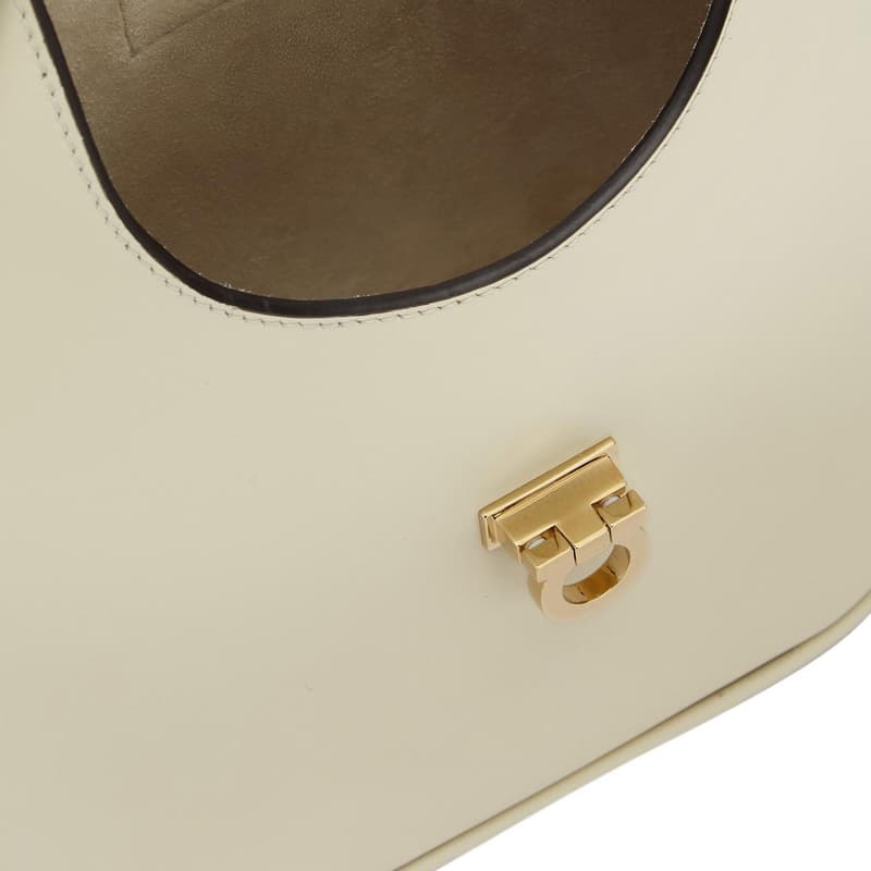 Сумка Ferragamo Gancini Mini Bag White - изображение 6