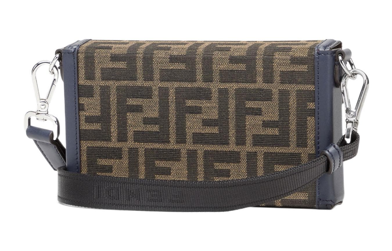Сумка через плечо Fendi Baguette Trunk - изображение 4