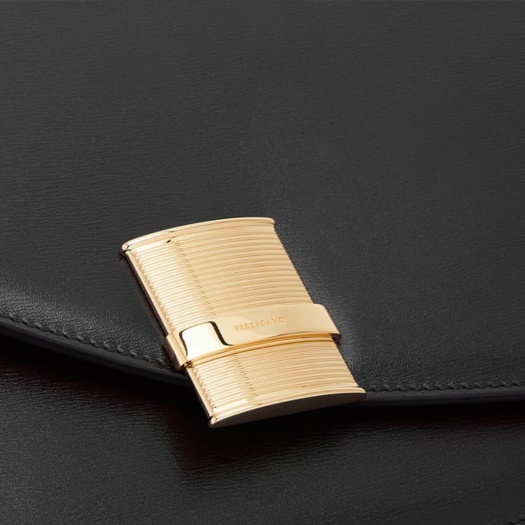 Сумка через плечо FERRAGAMO Fiamma Gancio - изображение 5