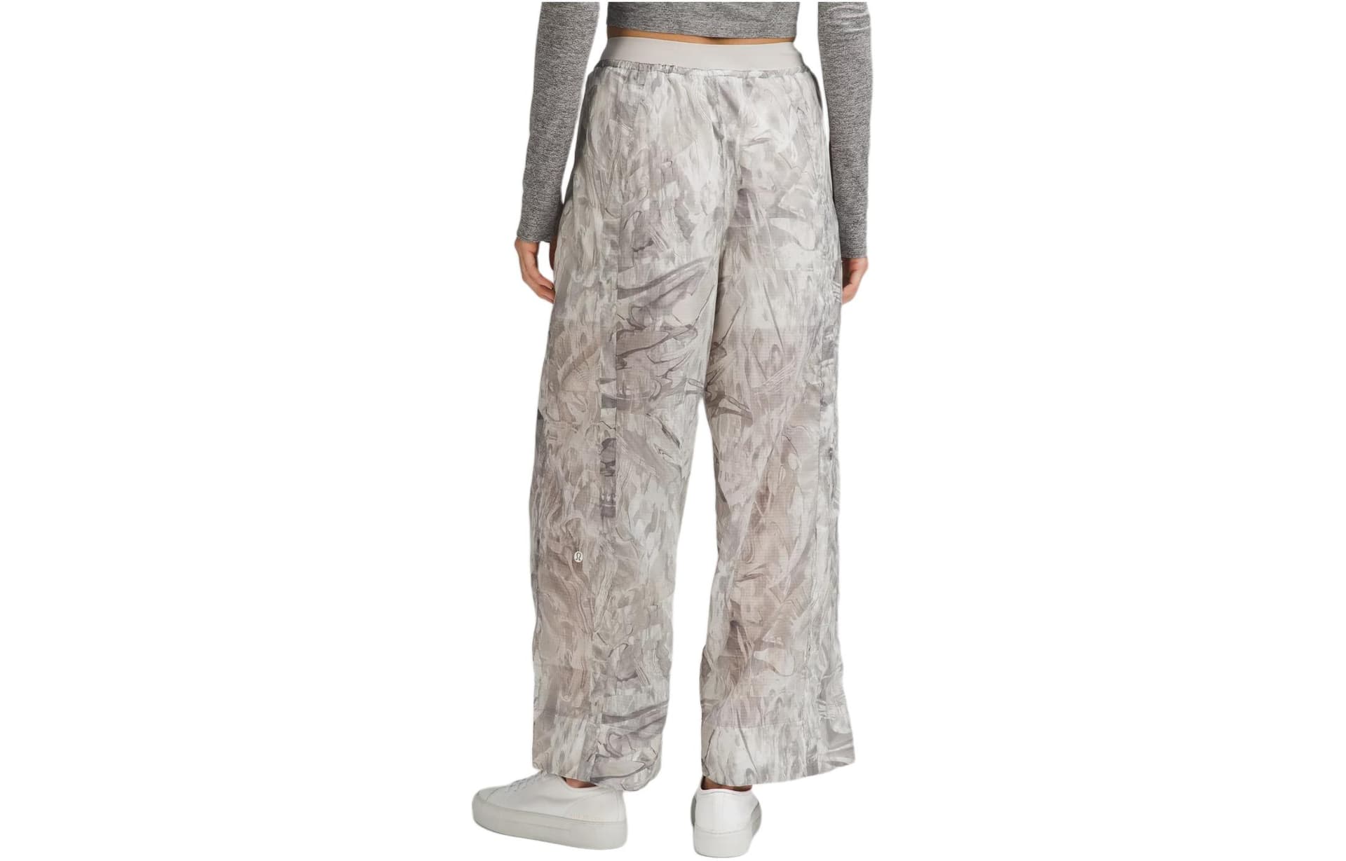 Штаны lululemon Lightweight Woven Snap-Leg Super-High-Rise Pant - изображение 1
