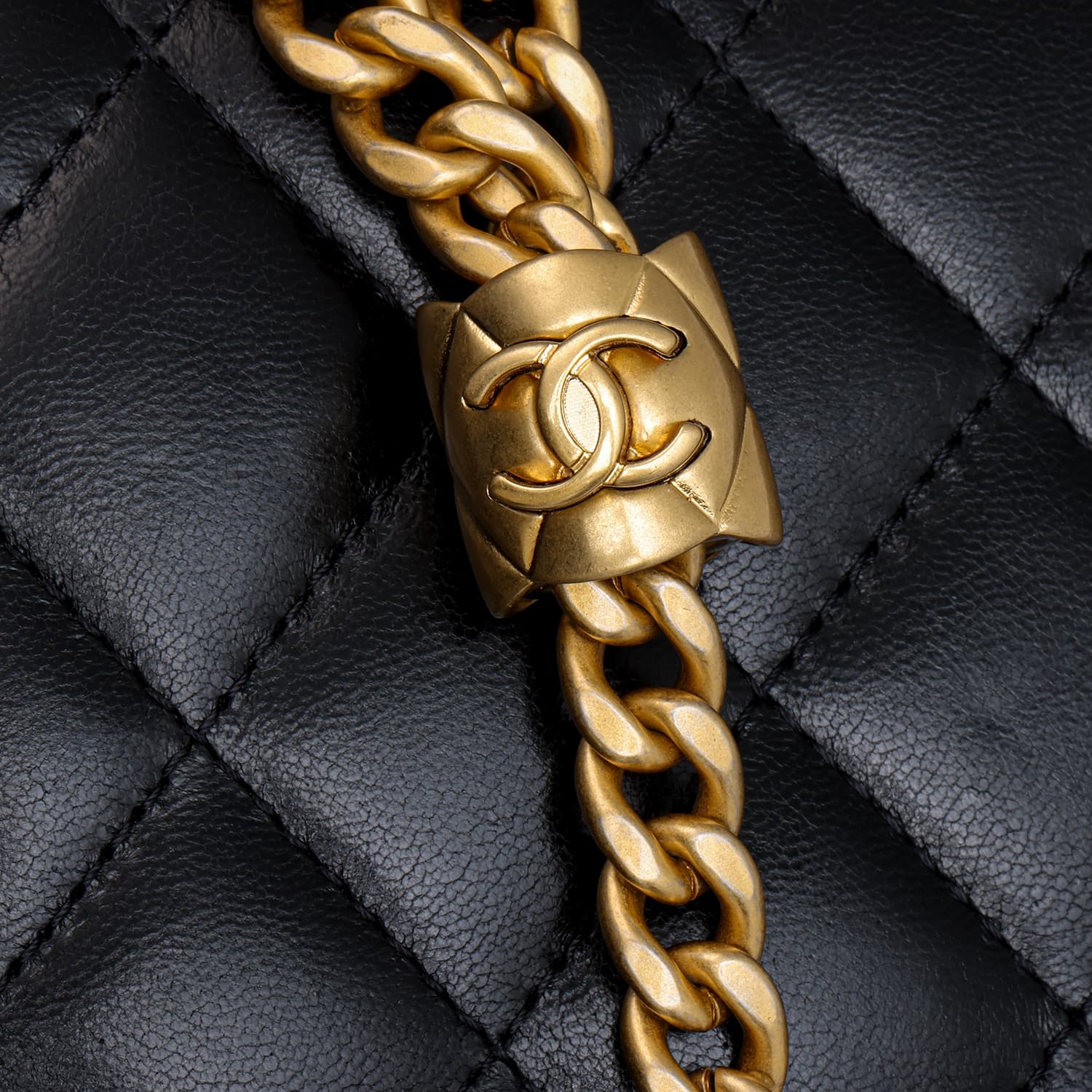 Сумка через плечо CHANEL 23B - изображение 6