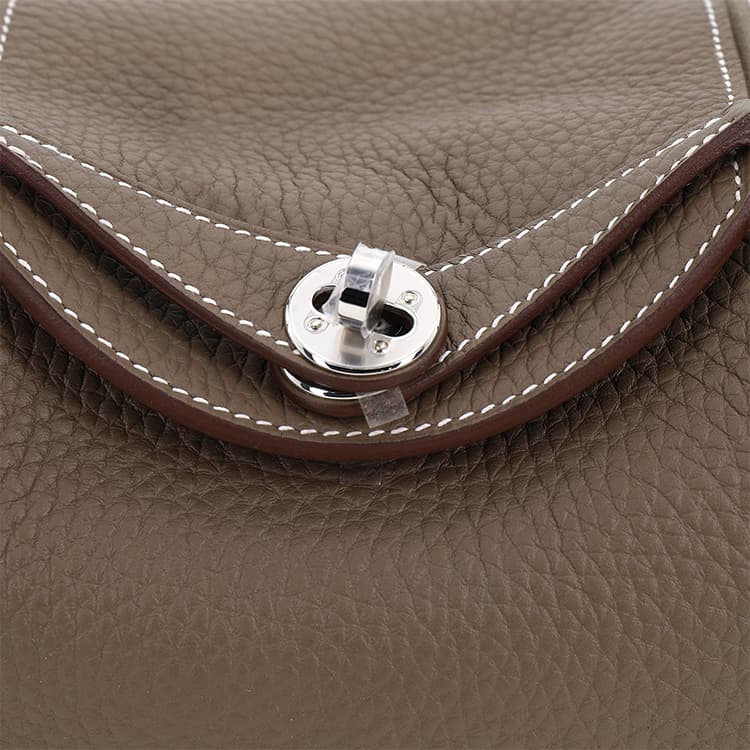 Сумка через плечо HERMES Lindy 19 Taurillon Clemence 18 Etoupe - изображение 6