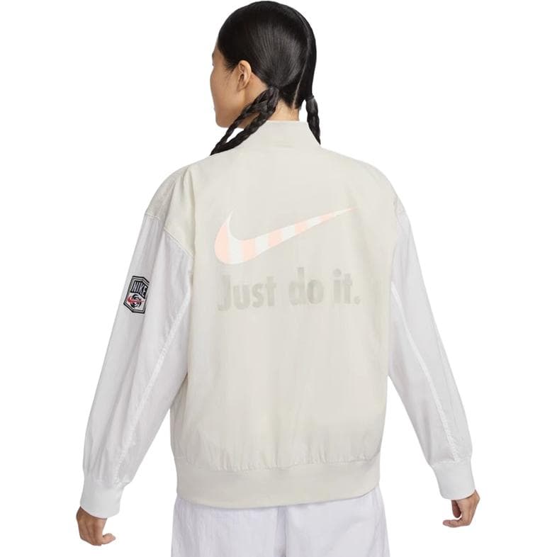Куртка NIKE Сливочный Женские Куртки - изображение 4
