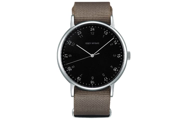 Часы ISSEY MIYAKE 50 39mm NYAJ004Y-person - изображение 1