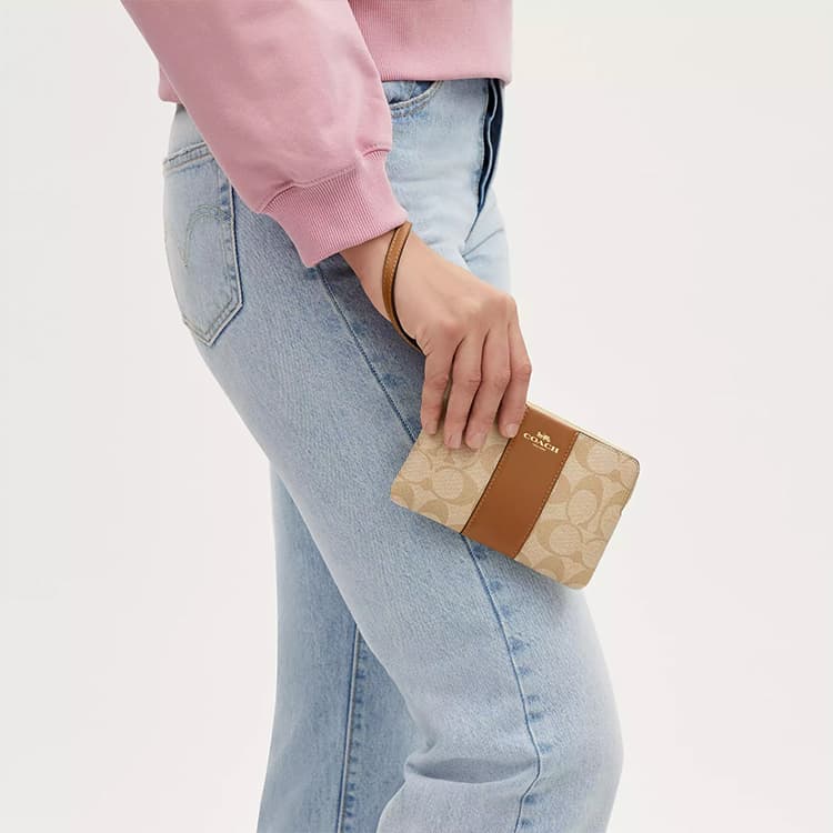 Сумка COACH Wristlet Corner Zip 16 - изображение 2
