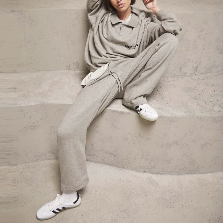 Штаны Fear of God Essentials SS22 Relaxed Sweatpants Dark Oatmeal Logo - изображение 3