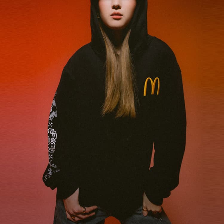 Кофта CLOT x McDonald's SS23 Logo Burger Print Sweatshirt Black - изображение 2