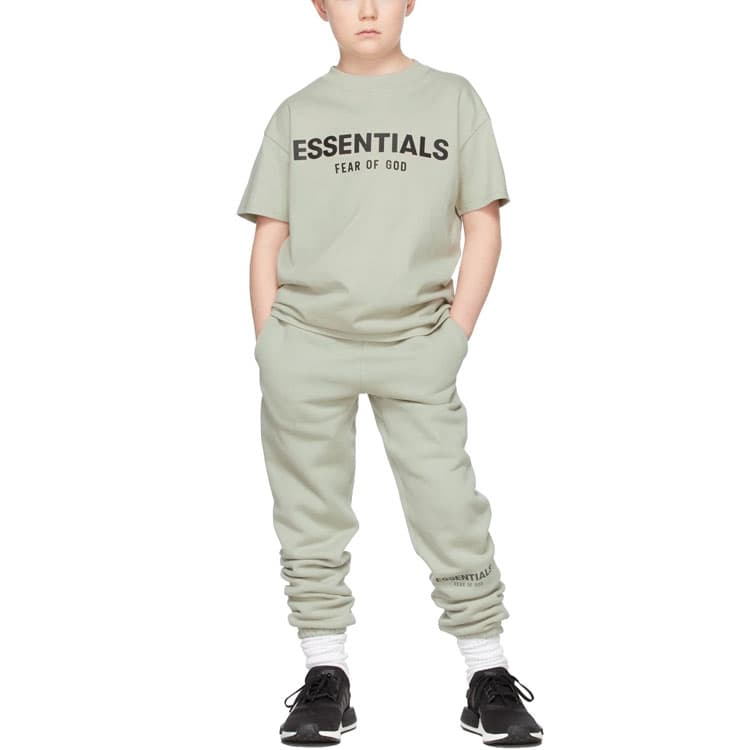 Футболка Fear of God Essentials FW21 Kids GreenConcrete Logo T-Shirt LogoT - изображение 4