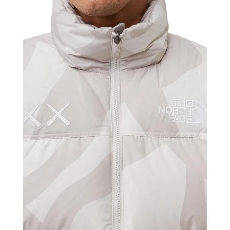 Зимняя куртка THE NORTH FACE TNF x KAWS FW22 logo - изображение 2