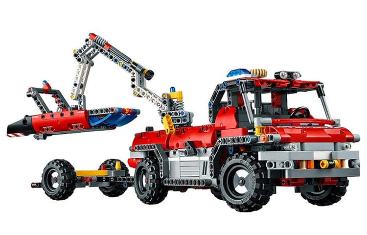 Конструктор LEGO Technic 42068 Airport Rescue Vehicle - изображение 2