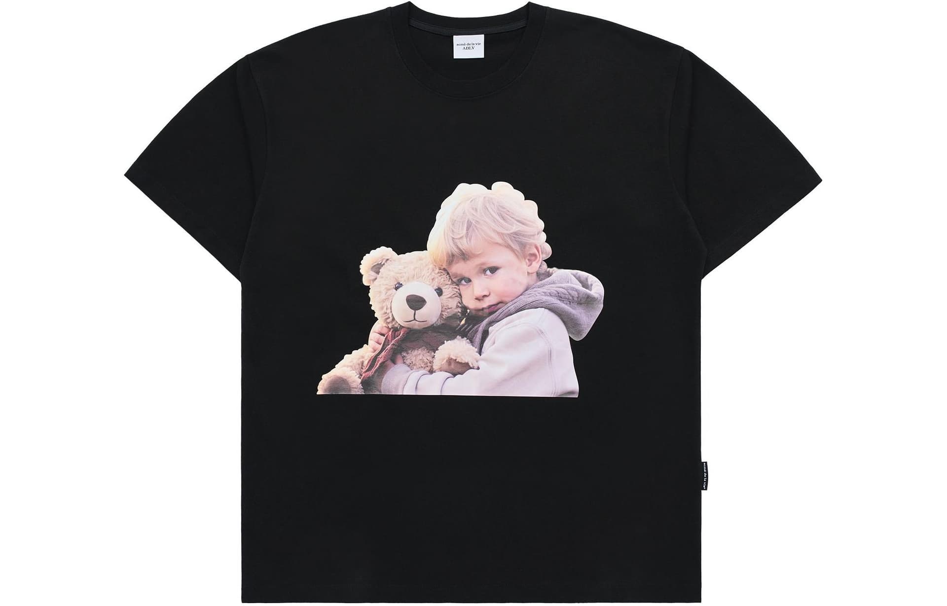 Футболка acme de la vieADLV Baby Face Bear Doll Hug Short Sleeve T-Shirt Black T - изображение 1
