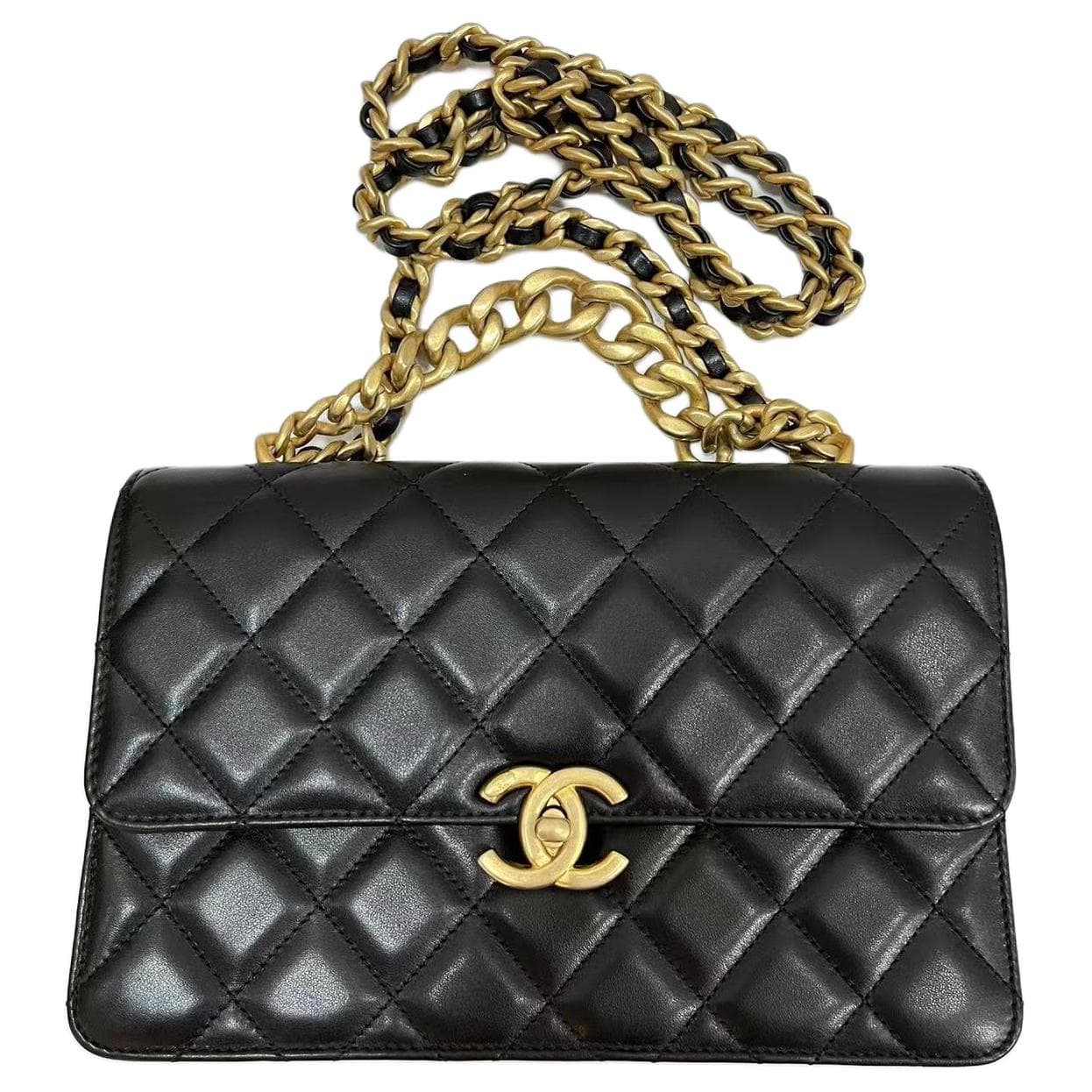 Сумка через плечо CHANEL 23K - изображение 1