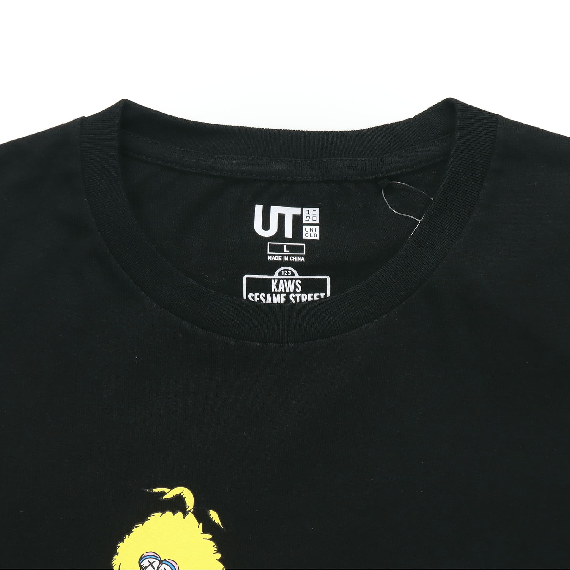 Футболка UNIQLO x Kaws x Sesame Street T-Shirt Black - изображение 3