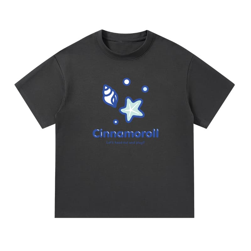 Футболка Sanrio x CINNAMOROLL Совместная коллекция Cinnamonroll Веселый мультяшный принт с морской ракушкой и пятиконечной звездой Свободный покрой Круглый вырез Дышащий Плотный футболка Унисекс - изображение 1