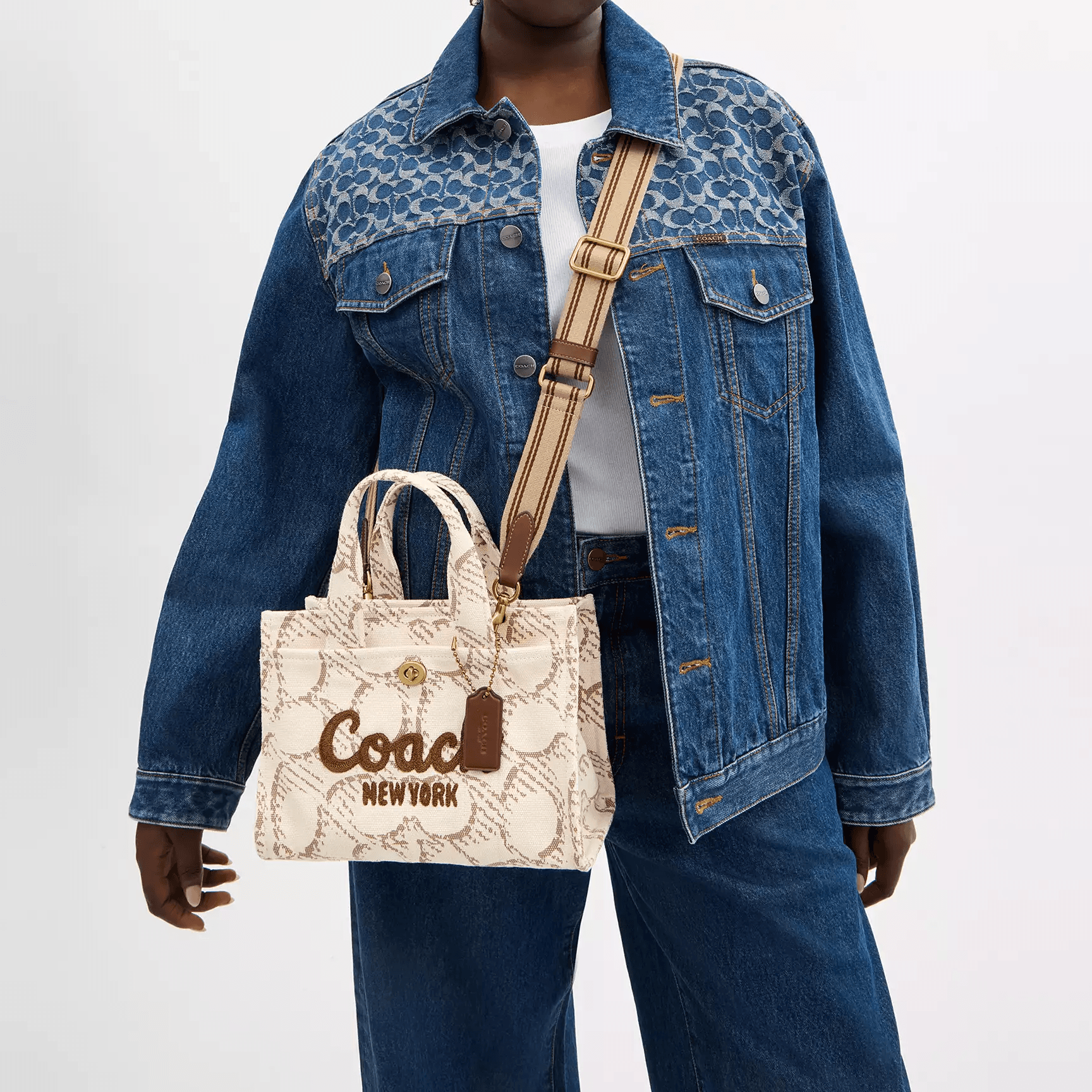 Сумка COACH 26 Logo Canvas Tote - изображение 4