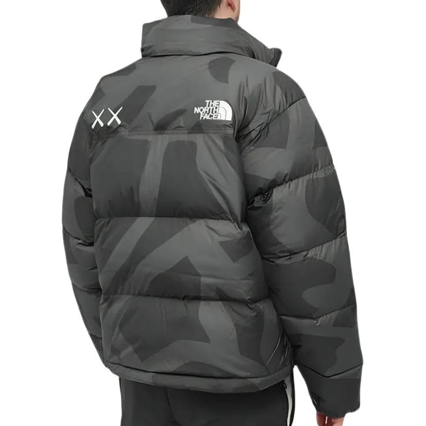 Зимняя куртка The North Face x KAWS FW22 Black - изображение 3