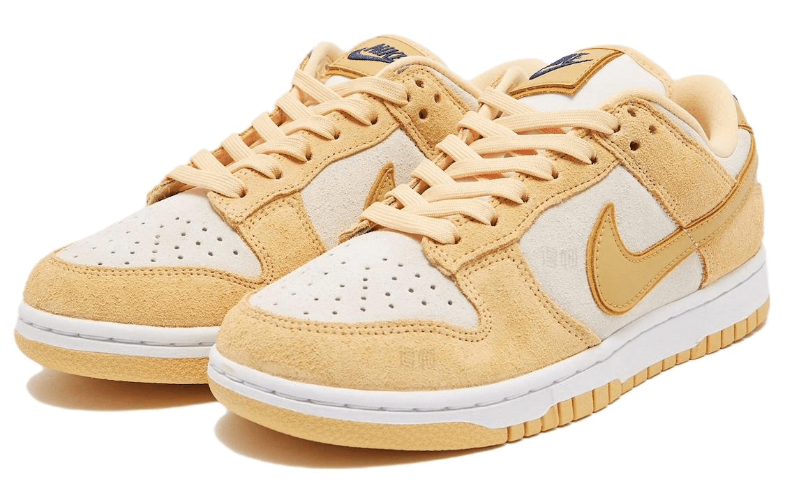 Кроссовки Nike Dunk Low "Gold Suede" — фото 2