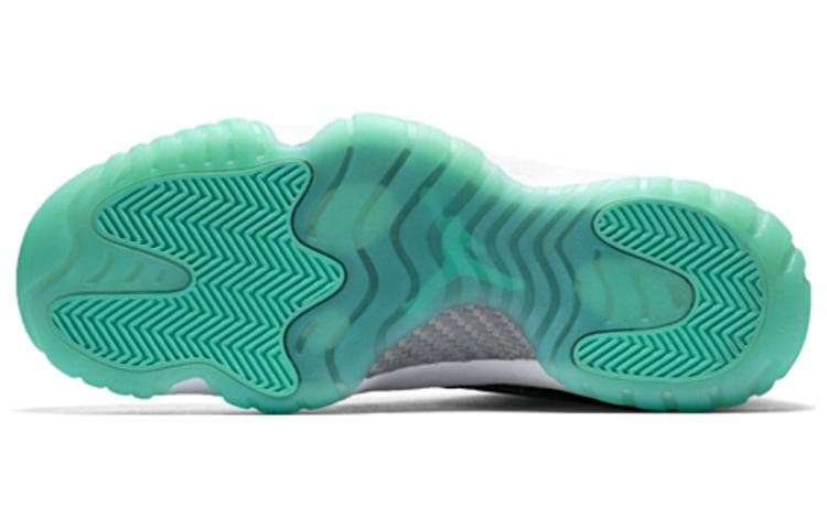 Ретро баскетбольные кроссовки Jordan Future Low Wolf Grey - изображение 5