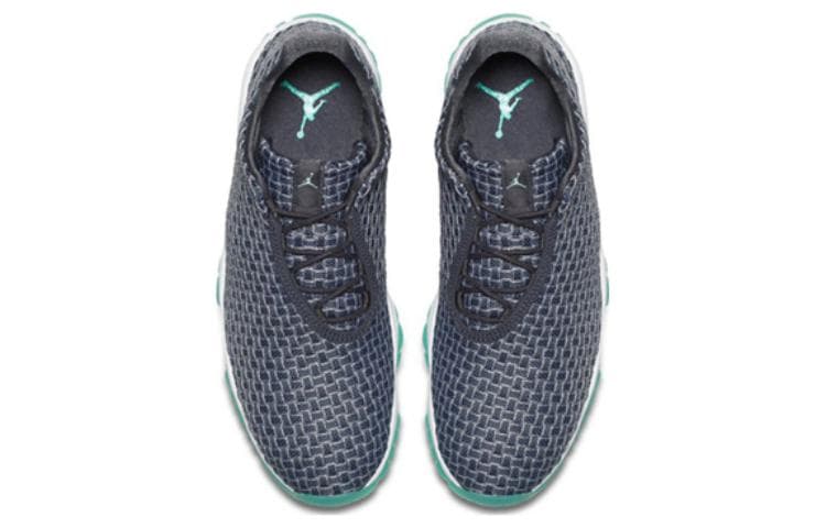 Ретро баскетбольные кроссовки Jordan Future Low Wolf Grey - изображение 4