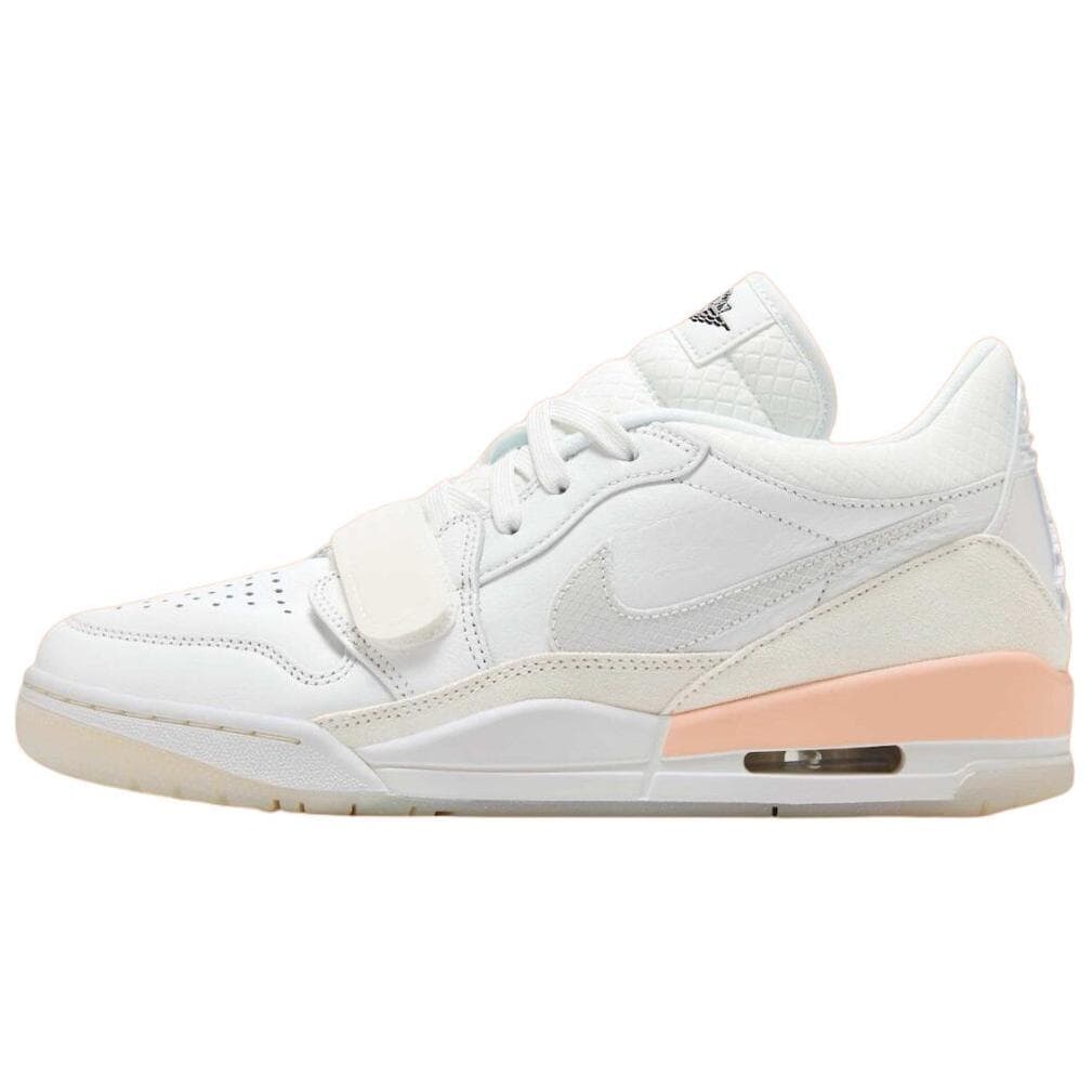 Ретро баскетбольные кроссовки Jordan Air Jordan 1 Low WMNS - изображение 1