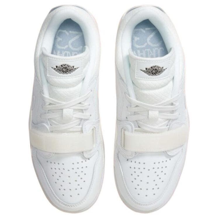Ретро баскетбольные кроссовки Jordan Air Jordan 1 Low WMNS - изображение 4