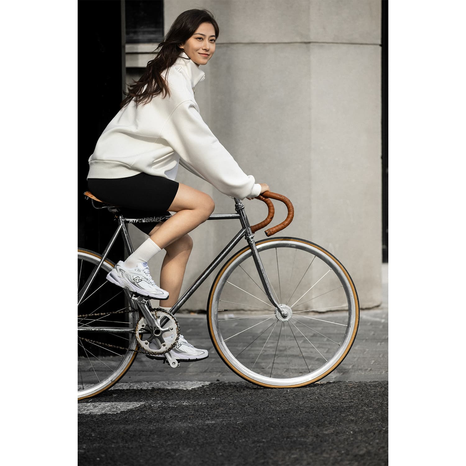 Кроссовки для бега New Balance 725 Silver White - изображение 8