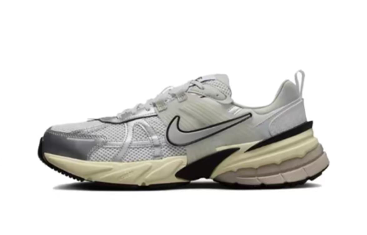 Кроссовки для бега Nike V2K Run Black White - изображение 6