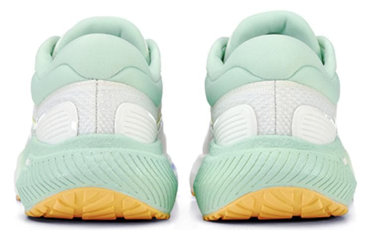 Кроссовки для бега Saucony Surge 1 - изображение 4