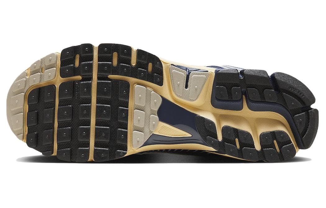 Кроссовки для бега Nike Air Zoom Vomero 5 — фото 6