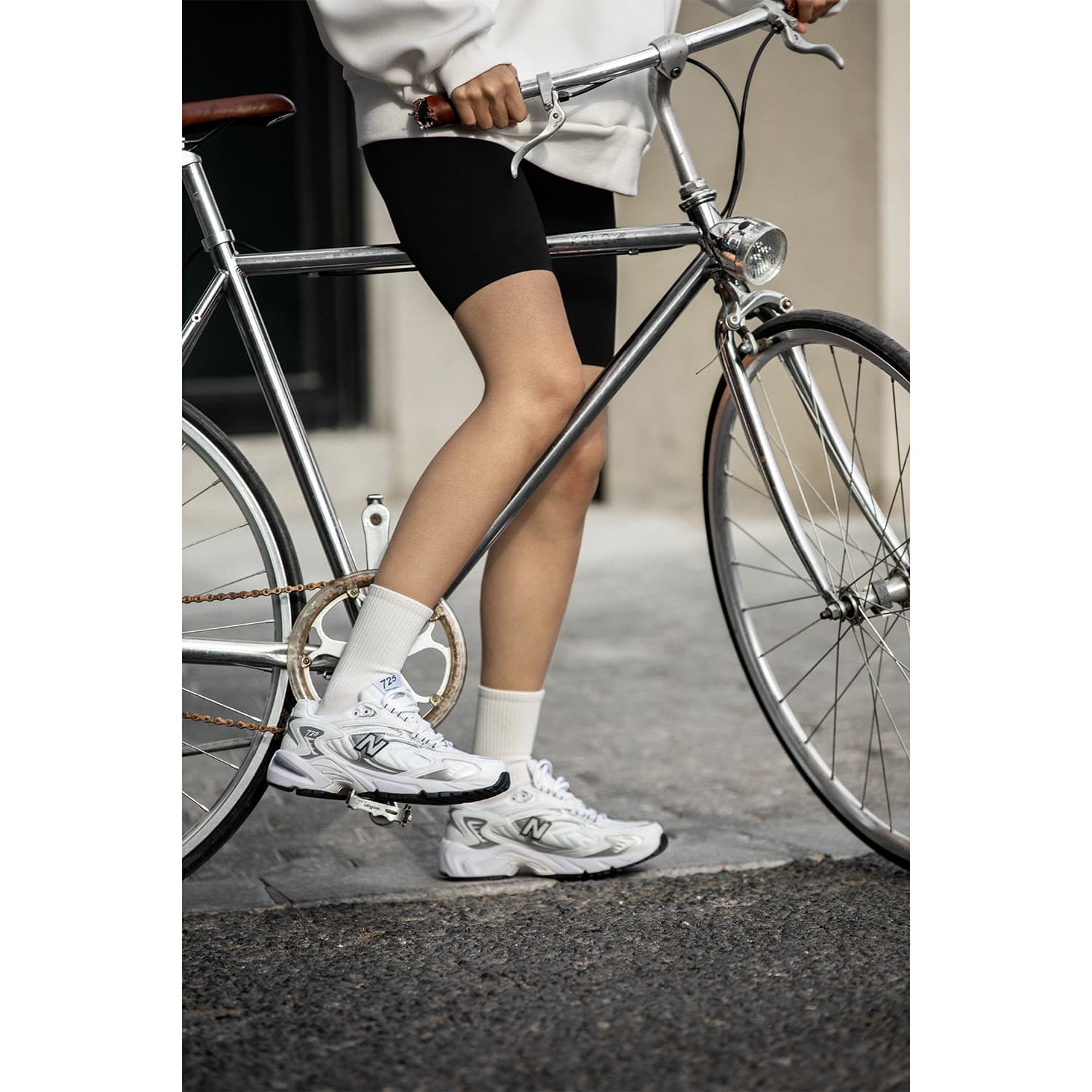Кроссовки для бега New Balance 725 Silver White - изображение 10