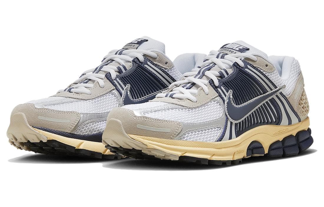 Кроссовки для бега Nike Air Zoom Vomero 5 — фото 3