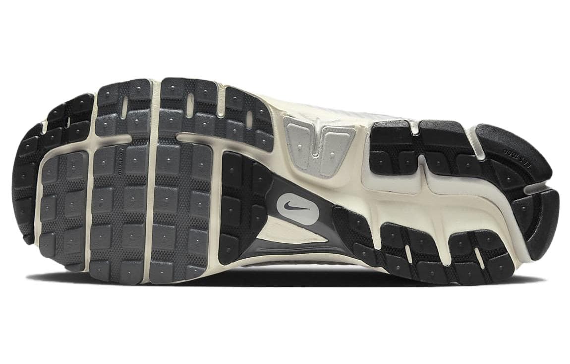Кроссовки для бега Nike Air Zoom Vomero 5 Grey Black — фото 4