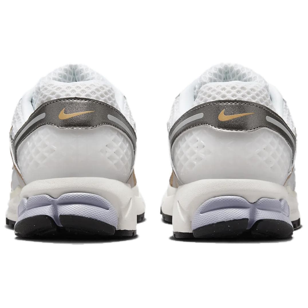 Кроссовки для бега Nike Air Zoom Vomero 5 Platinum — фото 4