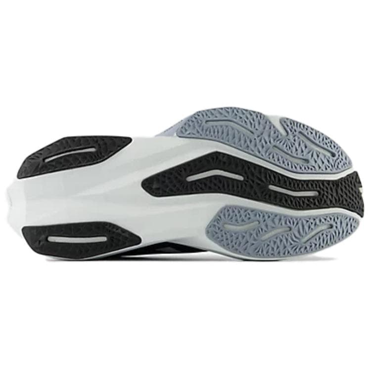 Кроссовки для бега New Balance FuelCell Rebel V4 Black White - изображение 4