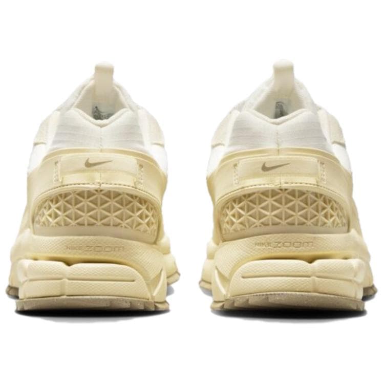 Кроссовки для бега Nike Zoom Vomero Roam Beige — фото 5