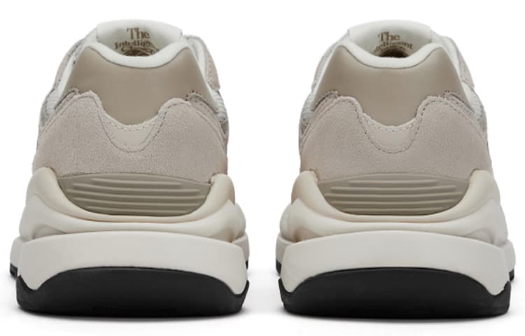 Кроссовки для бега New Balance 5740 Light Beige — фото 4