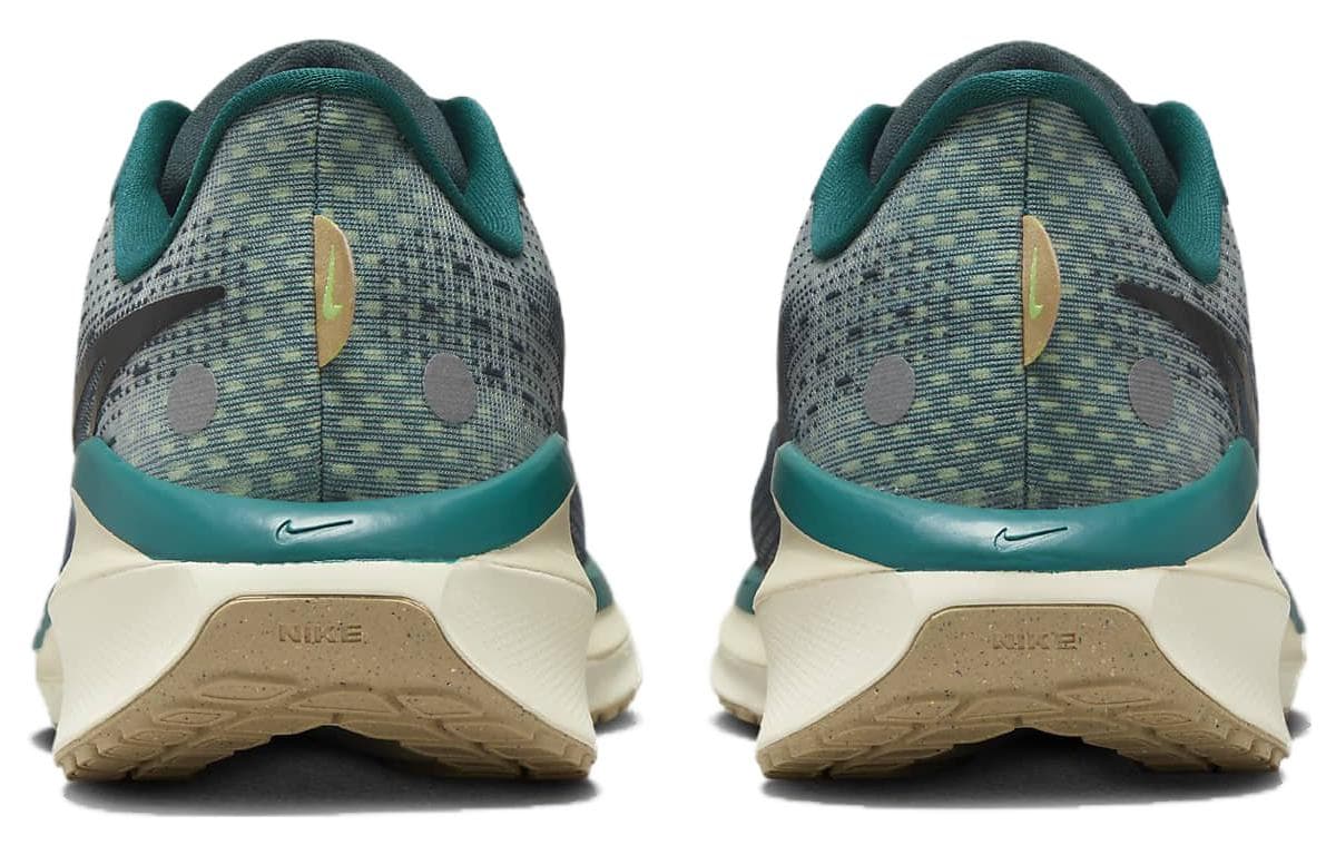 Кроссовки для бега Nike Air Zoom Vomero 17 — фото 5