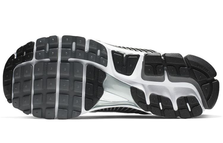 Кроссовки для бега Nike Air Zoom Vomero 5 SE SP — фото 5