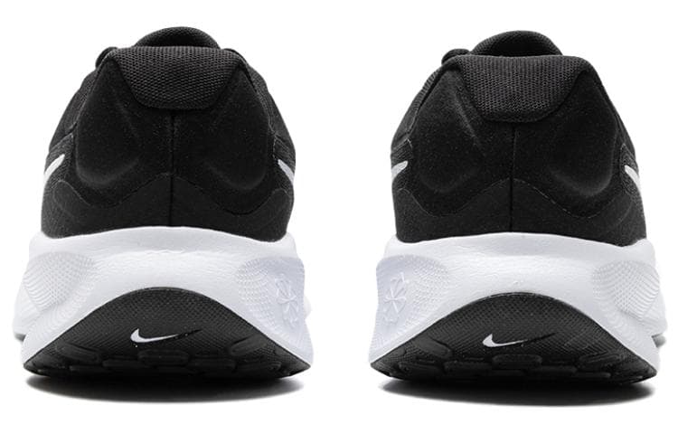 Кроссовки для бега Nike REVOLUTION 7 - изображение 4