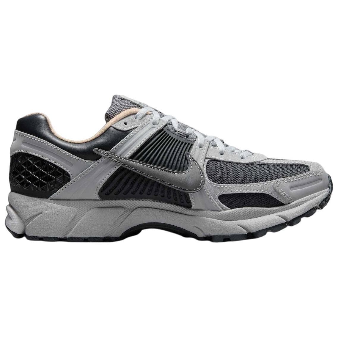 Кроссовки для бега Nike Air Zoom Vomero 5 — фото 2