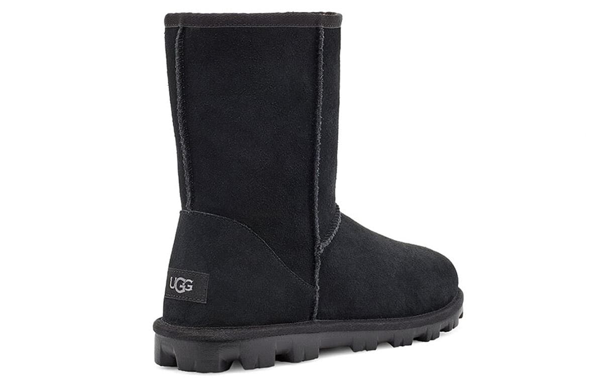 Ботинки зимние UGG Essential Short II Black - изображение 4