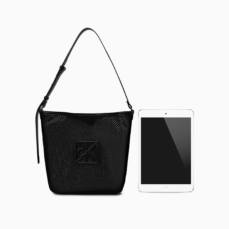 Мини-сумка Calvin Klein Ткань Сумка Сумка через плечо Средняя Женская Космический черный - изображение 4