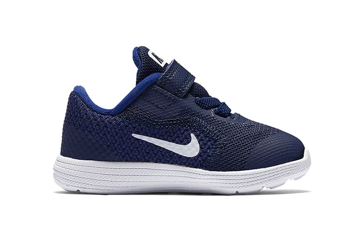 Кроссовки Nike REVOLUTION 3 - изображение 3